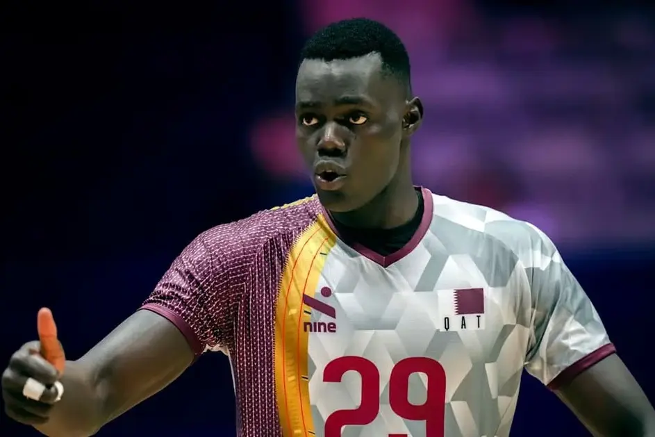 Mubarak Musa tem 13 anos e já joga nos seniores nos da seleção do Qatar. Foto X/Volleyball world