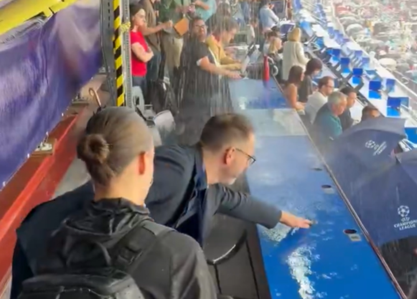 Bancada de Imprensa de Camp Nou não resistiu à chuva