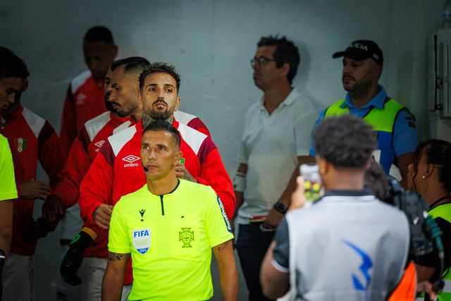 Estrela: Gestão muscular nos gémeos obriga Miguel Lopes a parar