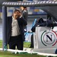 Presidente do Nápoles dá voto de... desconfiança ao treinador: «Estou a passar mal com ele...»