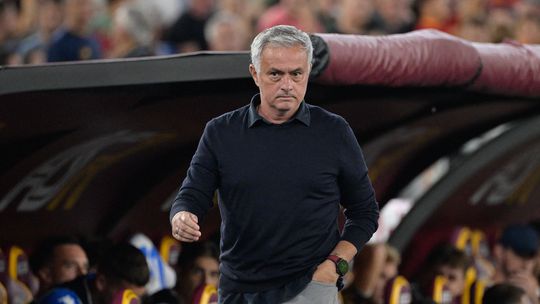 José Mourinho visa arbitragem: «O treinador, quando erra, não pode fazer tudo de novo»