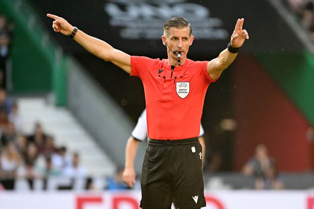 Árbitro grego no Portugal-Eslováquia