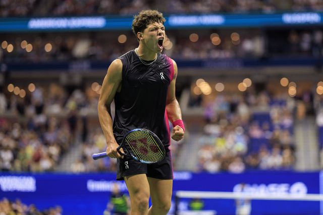 Ben Shelton derrota Sinner e ruma aos quartos em Xangai