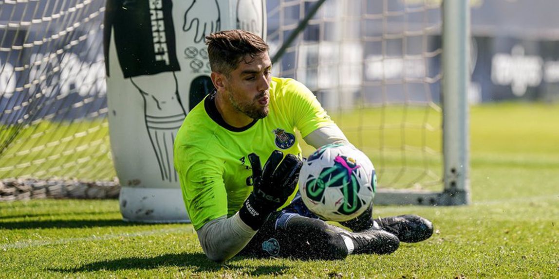 Cláudio Ramos recuperou de uma entorse no tornozelo esquerdo e vai estar no banco no clássico com o Benfica (FC PORTO)