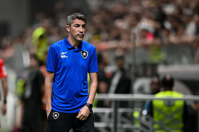 Jogador do Botafogo e a saída de Lage: «Colocar Tiquinho no banco foi um divisor de águas»