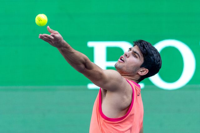 Sinner bate Medvedev e Alcaraz é surpreendido em Xangai