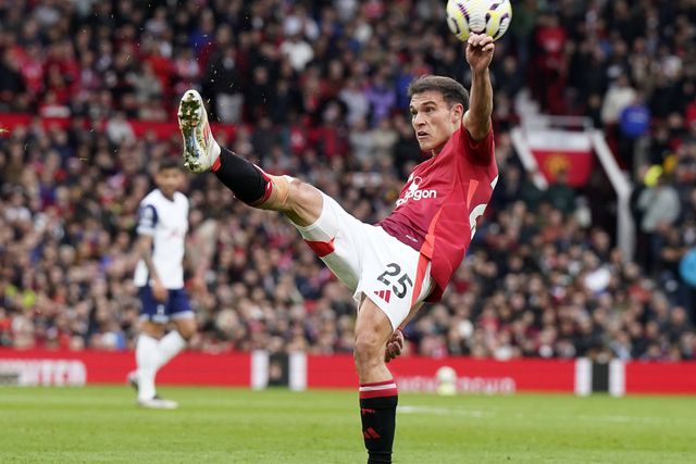 Van Basten volta a arrasar Man. United e ex-Sporting: «Não vale um quarto do valor»