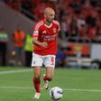 Benfica goleia em jogo de treino com Aursnes em destaque