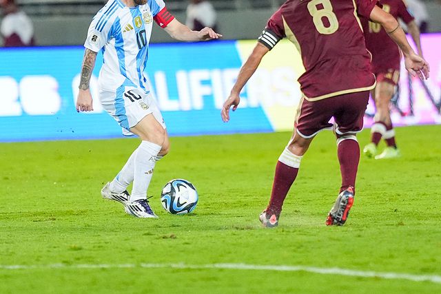 Messi lamenta estado do relvado: «Não conseguíamos fazer dois passes»