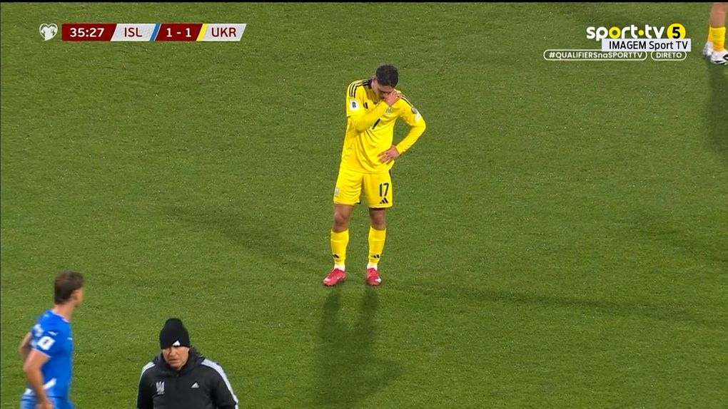 O momento em que Sudakov fica agarrado ao ombro - Foto: D.R.