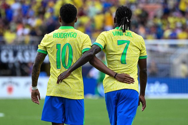Rodrygo (bis) e Vini Jr. marcaram