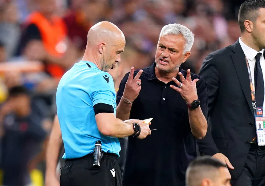 Mourinho crucificado! Árbitro em fúria total