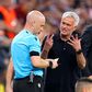 Anthony Taylor e Mourinho na final da Liga Europa entre Roma e Sevilha, que os italianos perderam nos penáltis