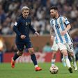 Antoine Griezmann e Lionel Messi na final do Mundial 2022