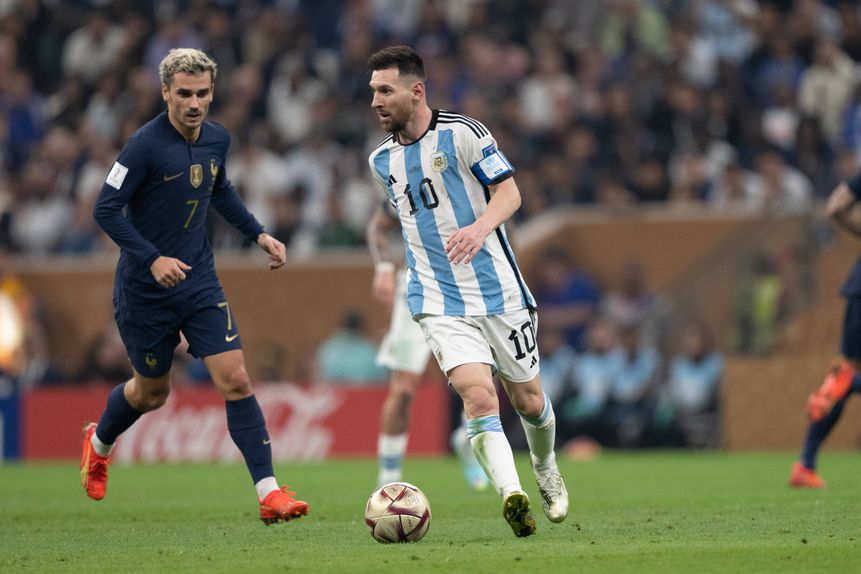 Antoine Griezmann e Lionel Messi na final do Mundial 2022