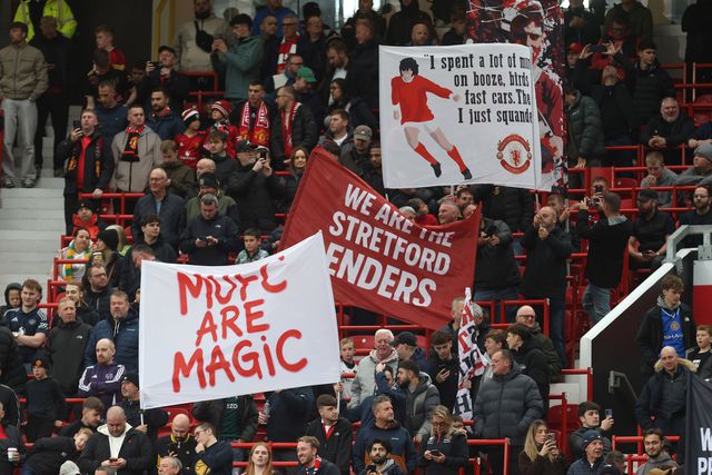 Adeptos do Manchester United em Old Trafford