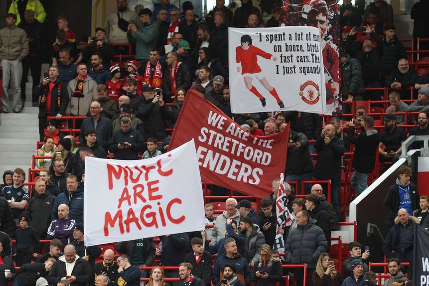 Adeptos do Manchester United em Old Trafford