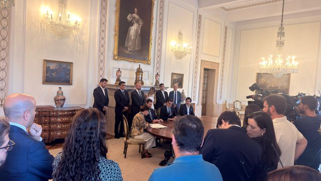 Villas-Boas e Rui Moreira assinam protocolo para construção de novo pavilhão