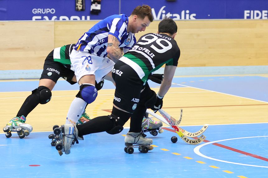 Portista Hélder Nunes em luta com dois leões em que Nolito está em primeiro plano (FPP)