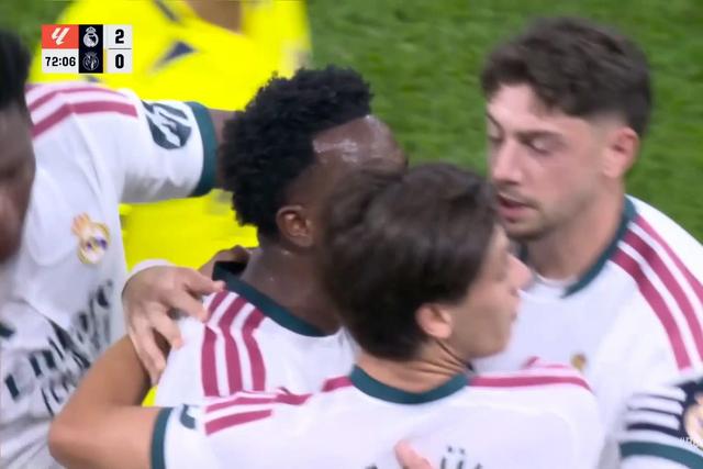 Começou com Mourinho a festejar com os jogadores, acabou com Vinícius Jr. na rua!