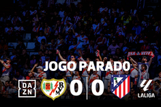 Jogo suspenso devido a objetos atirados para o relvado