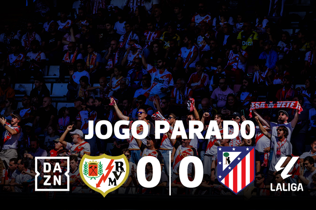 Jogo suspenso devido a objetos atirados para o relvado