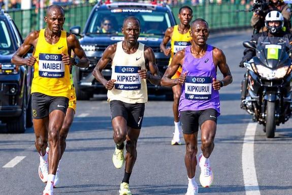 Naibei Musau fez o percurso em 2:08.07 horas - Foto: Facebook/Albina Komen