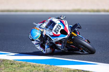 Miguel Oliveira em bom plano na corrida 1 de Superbike no Circuito do Estoril
