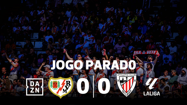 Jogo suspenso devido a objetos atirados para o relvado