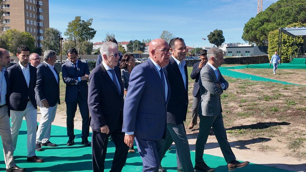 José Manuel Neves com Luís Montenegro, Pedro Duarte, António Tavares e Pedro Proença - Foto: A BOLA