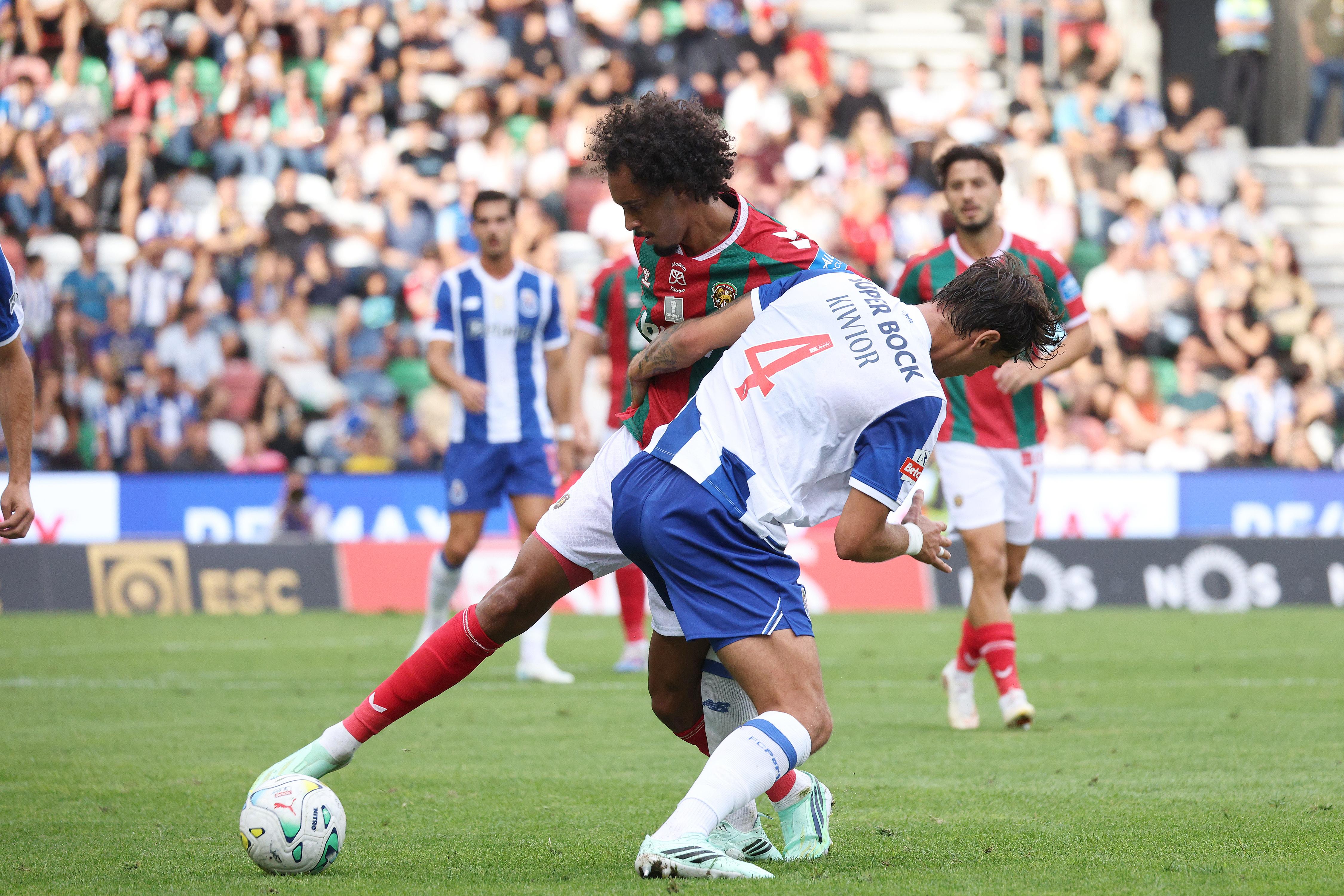 Tomás Tavares em lance com Kiwior - Foto: GREGORIO CUNHA/LUSA
