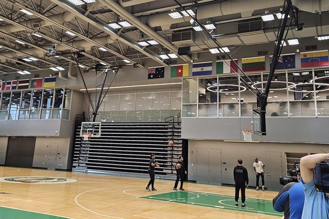 Bandeira de Portugal no pavilhão de treinos dos Boston Celtics