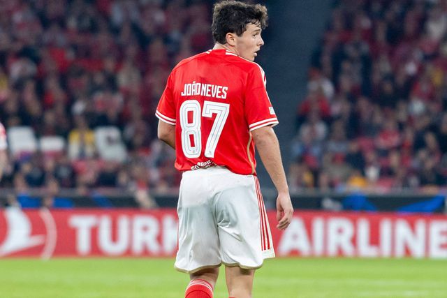 Benfica: saída da Champions pode obrigar a venda em janeiro