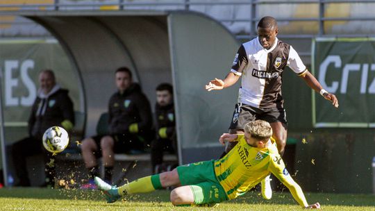 Farense: «Trabalho para poder ter mais minutos», aponta Elves Baldé