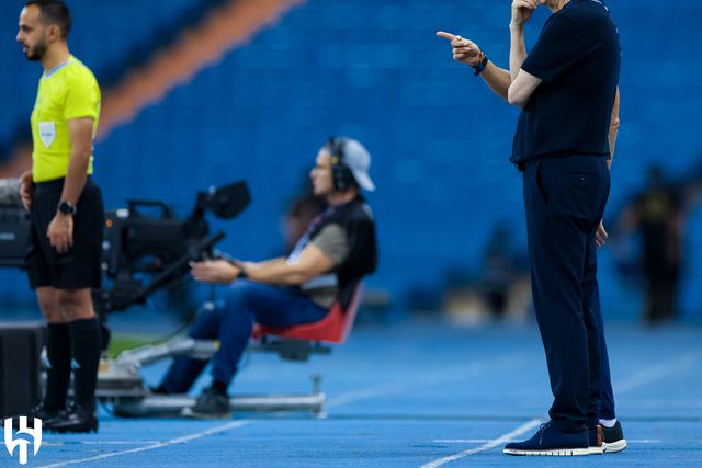 Al-Hilal, de Jesus, vence o Al-Taawon por 2-0