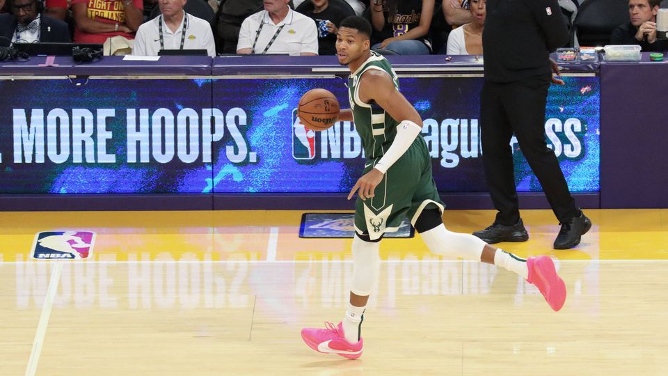 NBA: Antetokounmpo com noite memorável, mas não evita derrota dos Bucks