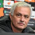 Treinador do Slavia agradece gesto de Mourinho e vai torcer pela Roma no dérbi