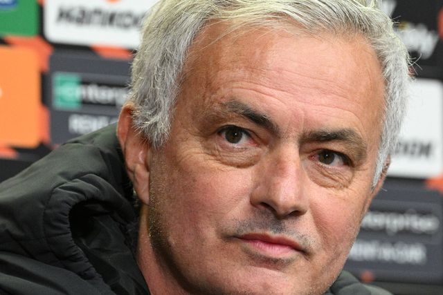 Treinador do Slavia agradece gesto de Mourinho e vai torcer pela Roma no dérbi