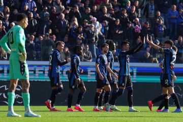 Atalanta ganha com reviravolta e pressiona Nápoles