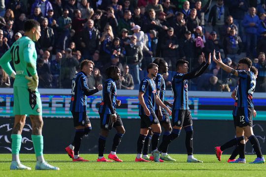 Atalanta ganha com reviravolta e pressiona Nápoles