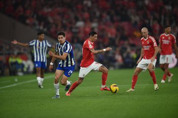 Vídeo: Di María bisa de penálti e faz o quarto do Benfica