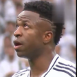 Vídeo: as lágrimas de Vinícius Jr. ao ver a lesão grave de Militão