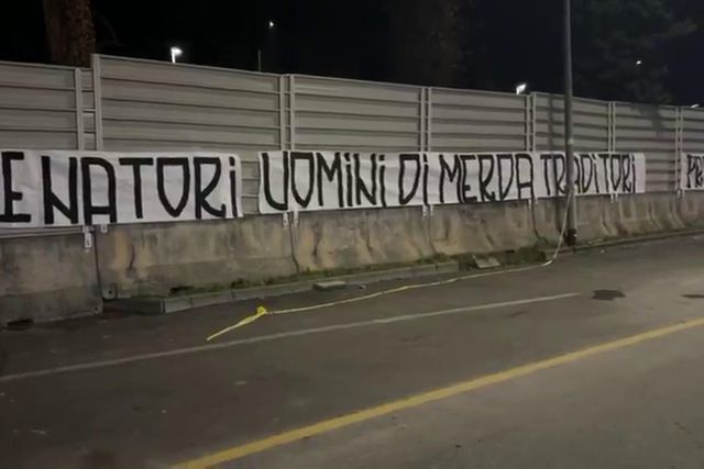 Adeptos da Roma deixam mensagem após saída do treinador