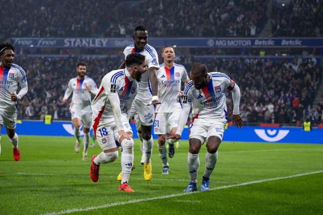 Lyon regressa às vitórias e sobe ao quinto lugar da Ligue 1