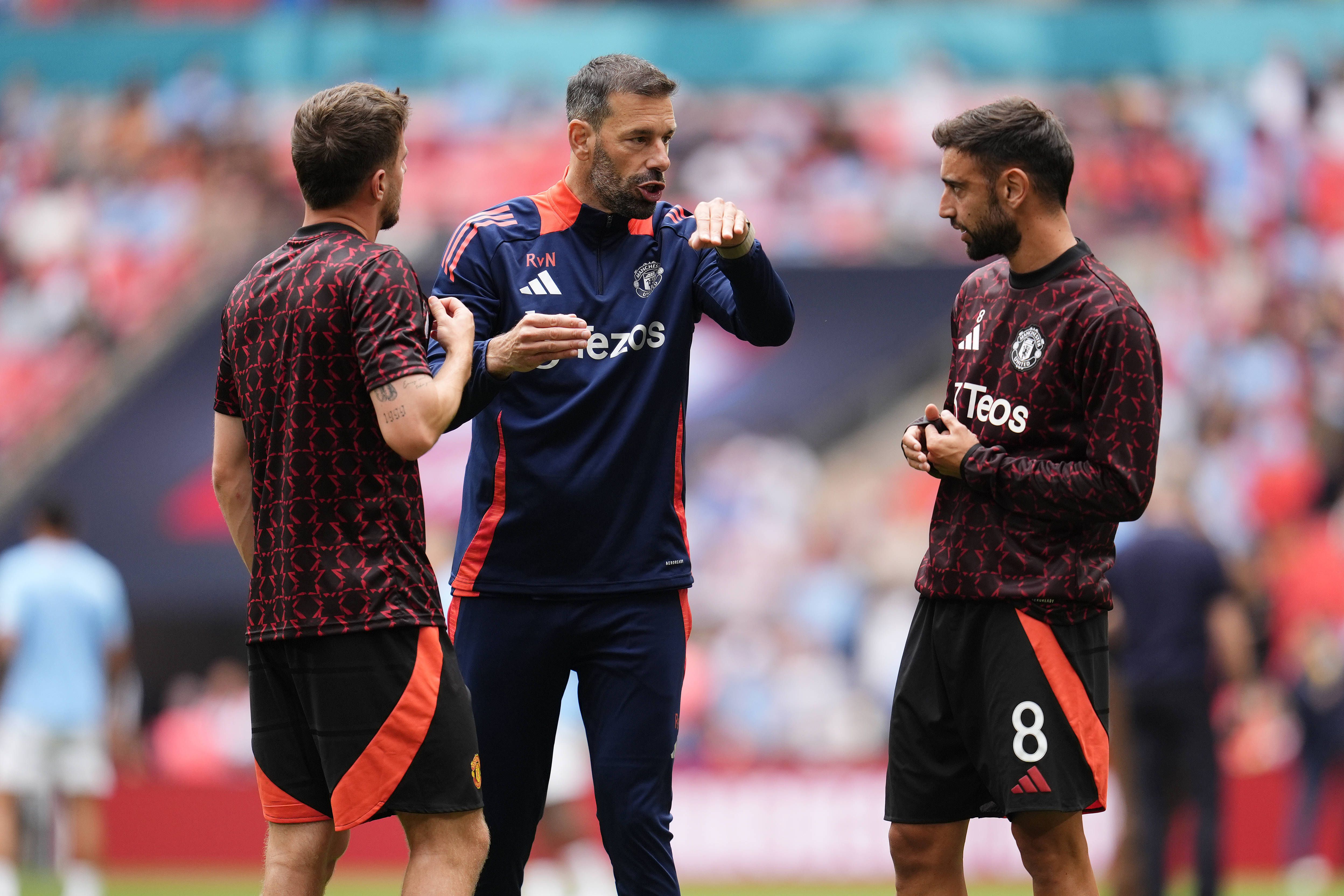 Bruno Fernandes é «um grande exemplo», diz Van Nistelrooy