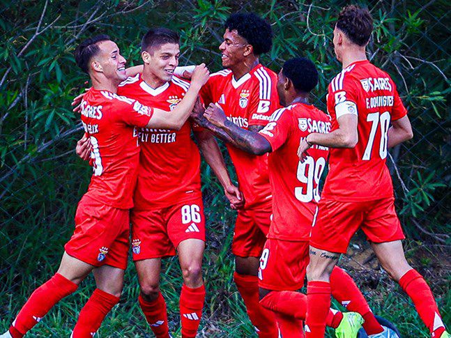 Benfica B vence Alverca com golo perto do fim