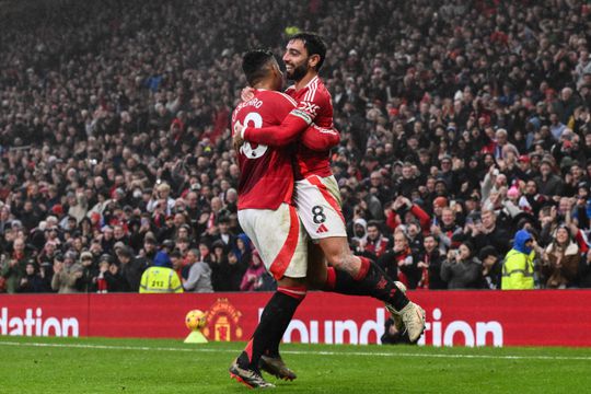 Vídeo: Bruno Fernandes 'força' o segundo para o Man. United