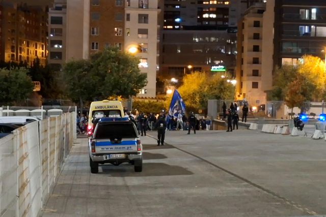 Adeptos portistas estão a chegar à Luz
