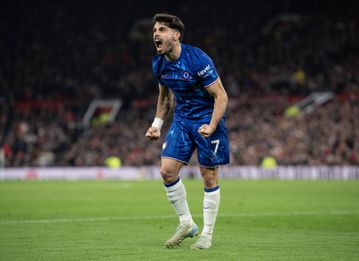 VÍDEO: Pedro Neto faz golaço e acorda Stamford Bridge