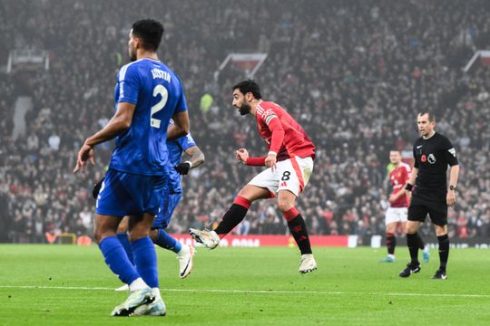 Vídeo: Veja como Bruno Fernandes abre o marcador em Old Trafford